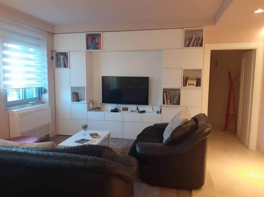 Lake View Apartment 티라나 외부 사진