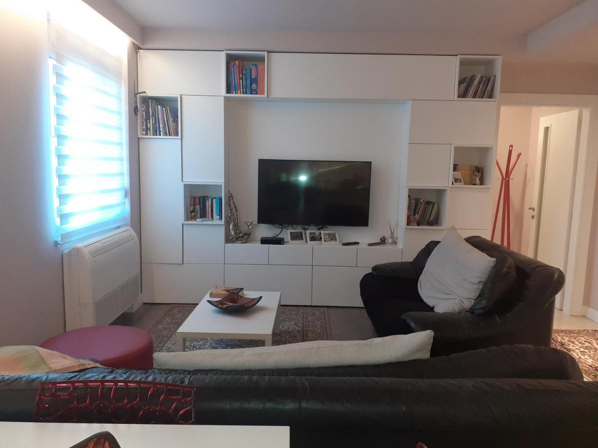 Lake View Apartment 티라나 외부 사진